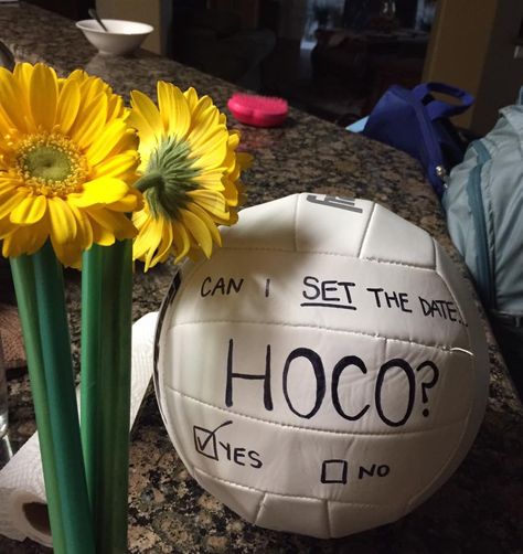 Homecoming date asking idea for a girl who plays volleyball. Homecoming Signs Volleyball, Volleyball Hoco Signs, Hoco Proposals Ideas Volleyball, Homecoming Dance Ideas, Hoco Boards, Prom Signs, Volleyball Hoco Proposals, Asking To Homecoming, Volleyball Signs