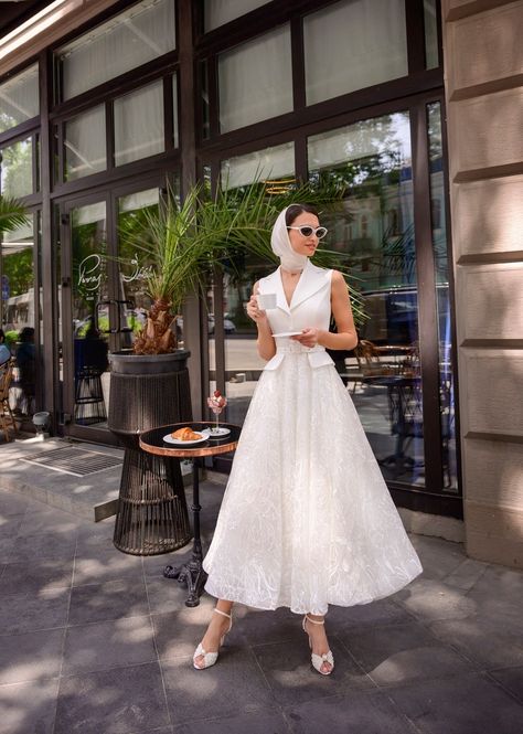 Audrey Hepburn Wedding Dress Inspiration, Hepburn Wedding Dress, Audrey Hepburn Wedding Dress, Audrey Hepburn Wedding, Wedding Dress Aesthetic, Audrey Hepburn Inspired, Glitter Wedding Dress, Audrey Hepburn Style, Catalina Island