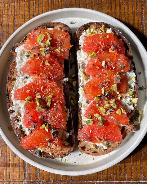 Grapefruit Recipes Dinner, Brûléed Grapefruit, Grapefruit Recipes, Ricotta Toast, Blow Torch, Food Aesthetics, Toast Recipes, Delicious Healthy Recipes, Mediterranean Recipes