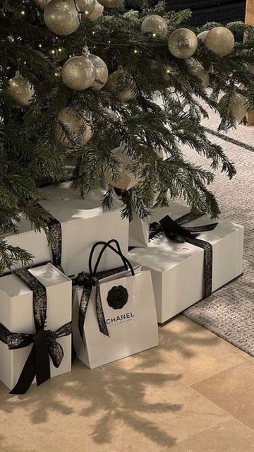 Fancy Christmas Aesthetic, Rich Girl Christmas, Blair Waldorf Christmas, Presents Under The Tree, Christmas Dreaming, Classy Christmas, Christmas Feeling, Christmas Inspo, Under The Tree