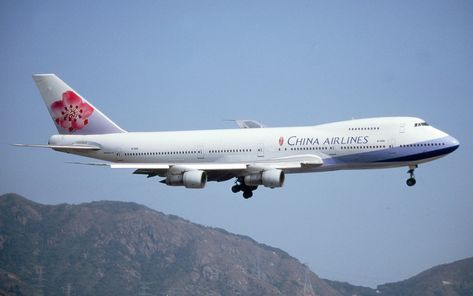 China Airlines flight 611 Kai Tak Airport, China Southern Airlines, Plane Spotter, China Airlines, Air China, Flight Crew, Boeing 747 200, Airline Flights, Aviation Industry