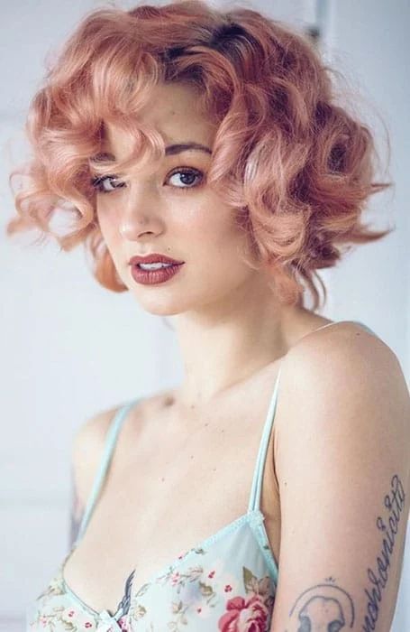 38 Gorgeous Rose Gold Hair Color Ideas for 2021 - The Trend Spotter Rose Gold Balyage, Medium Pink Hair, Rose Gold Hair Color Ideas, Gold Hair Color Ideas, Rose Gold Hair Brunette, Rose Gold Hair Color, Best Curly Hairstyles, Gold Hair Color, Peach Hair Colors