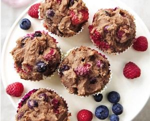 Dr. Fuhrman Berry Explosion Muffins. Great for cooking with kids and teaching them healthy eating. Dr Fuhrman Recipes, Wheat Muffins, Eat To Live Diet, Nutritarian Diet, Dr Fuhrman, Whole Wheat Muffins, Berry Muffins, Pastry Flour, Lemon Extract