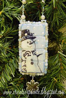 Domino Ornament Domino Ornaments, Blue And Silver Background, Domino Crafts, Christmas Crafts Snowman, Scrabble Crafts, Domino Jewelry, Domino Pendant, Happy Snowman, Snowman Scarf