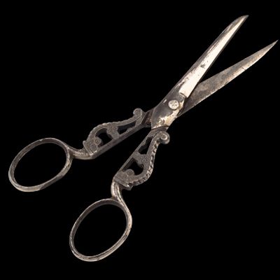 shadow box ideas Vintage Scissors Aesthetic, Old Scissors Vintage, Scissor Aesthetic, Pretty Scissors, Vintage Shears, Old Scissors, Scissors Vintage, Japanese Scissors, Vintage Scissors