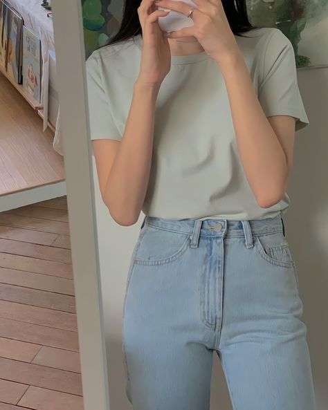 Light Blue Jeans Outfit Aesthetic, Blue Jeans Outfit Aesthetic, Jeans Outfit Aesthetic, Light Blue Jeans Outfit, Outfit Aesthetic Summer, Blue Jeans Outfit, Korean Outfit Street Styles, Casual College Outfits, Korean Casual Outfits