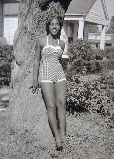 A Young Beauty In Greenwood, Mississippi by The Nite Tripper, via Flickr Black Pinup, Black Pin Up, African American Fashion, Bathing Beauty, Vintage Black Glamour, Look Retro, Black Pins, Beach Portraits, Afro Punk