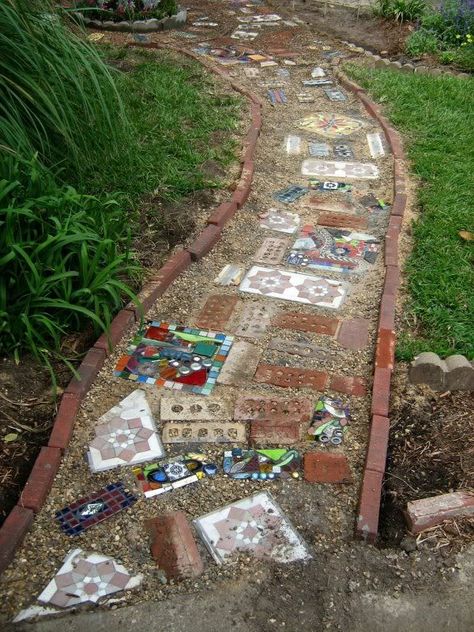 Spare floor tile walkway Modern Tile Designs, Old Bricks, Garden Path, Mosaic Garden, Garden Pathway, Broken Glass, Garden Shed, Outdoor Projects, Garden Paths