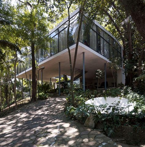 Atrium House, Australia House, Modernist Architects, Freestanding Fireplace, Modern Architects, Tower House, House Stairs, Island Home, Le Corbusier