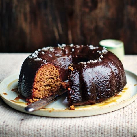 Scrumptious sticky toffee pudding Jamie Oliver Comfort Food, Snickerdoodle Cake, Jamie Oliver Recipes, Toffee Pudding, Sticky Toffee Pudding, Sticky Toffee, Bundt Cakes, Perfect Cookie, Snickerdoodles