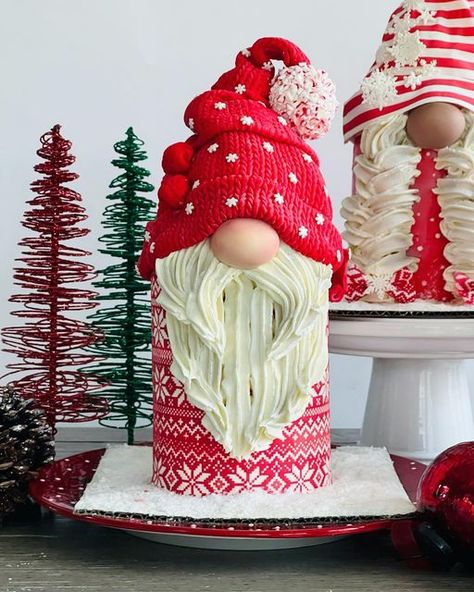 Cakeheads® on Instagram: "With the current Christmas gnome rage, I had to try making a few cake versions.‘Cause you gnome me. 😆🤓💋 Here’s the first version! (And the tutorials are on Cakeheads of course. 😁) #christmasgnomecake" Cute Christmas Cakes, Gnome Cakes, Christmas Cake Cookies, Gnome Cake, Christmas Cake Decoration, New Year Cake, Christmas Cake Designs, New Year's Cake, Ninja Turtle Birthday