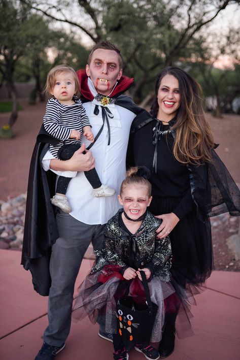 DIY Vampire Family Costume Diy Mens Vampire Costume, Dracula Family Costume, Vampire Mom Costume, Diy Dracula Costume, Family Vampire Costume Halloween, Vampire And Bat Family Costume, Couples Vampire Costumes Diy, Diy Vampire Costume Men, Kids Vampire Costume Girl