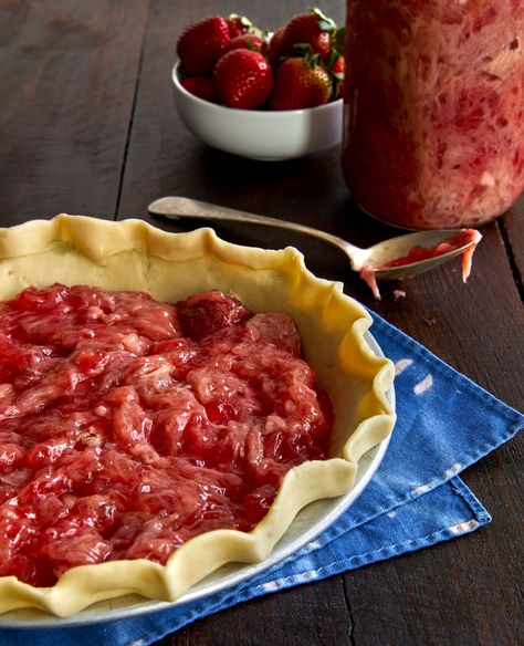 Strawberry Rhubarb Pie Filling Canning Recipe Pie Filling Canning, Rhubarb Pie Filling, Strawberry Rhubarb Pie Filling, Canning Diva, Traditional Apple Pie, Spring Time Desserts, Canned Strawberries, Pie Making, Golden Delicious Apple