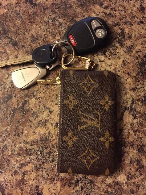 Tas Lv, School Nursing, Sac Louis Vuitton, Louis Vuitton Key Pouch, Louis Vuitton Fashion, Key Pouch, Lv Handbags, Louis Vuitton Wallet, Pretty Cars