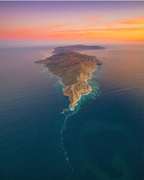 "Catalina Island, Avalon,  California I Photography by @billy_o_" Avalon California, Catalina Island California, Santa Catalina Island, Awesome Nature, California Photos, Santa Catalina, Winter Sunset, Catalina Island, California Photography