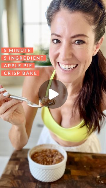 Holly Hillyer | Postpartum Weightloss on Instagram: "5 minute 5 ingredient apple crisp bake…a perfect swap for that leftover apple pie 🥧 ⁣ ⁣ Comment DESSERT to get my free high protein dessert guide 💪⁣ ⁣ 5 Minute Apple Crisp Bake ⁣ Ingredients for one serving:⁣ 1 apple⁣ 1 banana⁣ 1/2 cup oats⁣ 1 TBSP maple syrup⁣ 1 tsp cinnamon⁣ ⁣ Slice apples and add to a microwave safe dish. Add 1/4 cup water and 1/2 tsp cinnamon to apples and then microwave for 3 minutes. ⁣ ⁣ While apples are warming, combine one mashed banana, 1/2 tsp cinnamon, 1 TBSP maple syrup, and 1/2 cups oats. Top the warmed apples with the oat mixture and microwave for two minutes all together. If you would like a crispier top, broil for a minute in the oven and enjoy warm!⁣" Leftover Apple Pie, Holly Hillyer, High Protein Dessert, Apple Crisp Pie, Leftover Apples, Protein Dessert, Deserts Easy, High Protein Desserts, Protein Desserts