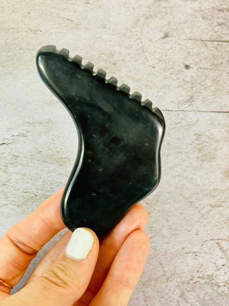 High quality best traditional gua sha tools is an ancient self-care ritual tool that lifts and detoxifies the skin by increasing toning muscles. Apple Cider Vinegar Bath, Natural Facelift, Cho Ku Rei, Natural Face Lift, Reiki Symbols, Gua Sha Tools, Nose Shapes, Sweat Gland, Ritual Tools