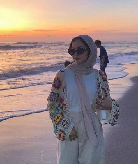 Outfit Hijab Pantai Simple, Ootd Bali Hijab, Bali Outfit Ideas Hijab, Ootd Mantai, Outfit Hijab Pantai, Ootd Hijab Pantai, Tutorial Hijab Modern, Outfit Ideas Hijab, Simple Hijab