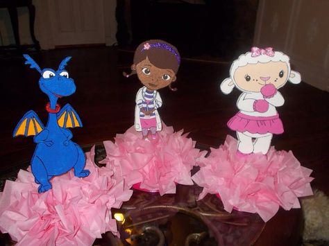 DIY doc mcstuffins centerpieces Hermione Birthday, Doc Mcstuffins Printables, Doc Mcstuffins Birthday Party, Doc Mcstuffins Party, Doc Mcstuffins Birthday, Doc Mcstuffins, Baby 1st Birthday, Diy Decorations, Fiesta Party