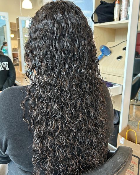 My first perm (piggyback) ever !!!! I was nervous for this one 😂 given how long her hair is and I haven’t touched a perm rod in monthsssss. But I’m super proud of myself 🥰 Who’s to say these ain’t her natural curls 🤨😂 Swipe to the end to see the before‼️ #hair #perm #curls #cosmetology #cosmetologyschool #hairstyle #mizani #mizaniproducts Womens Perm Long Hair, Curl Perm Types, Lose Perm, Types Of Perms Before And After, Braided Perm, Perm Waves, Perms Before And After, Curly Hair Perm, Wavy Hair Perm