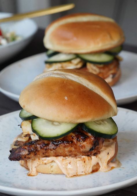 Korean BBQ Grilled Chicken Sandwich - Legends of the Grill Korean Chicken Sandwich, Korean Fried Chicken Recipe, Grilled Chicken Sandwich, Korean Bbq Grill, Chicken Sandwich Recipe, Healthy Grilled, Spicy Grilled Chicken, Grilled Bbq Chicken, Grilled Chicken Thighs