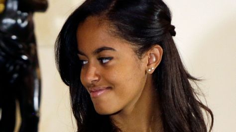 Obama Sisters, Malia And Sasha, Sasha Obama, Malia Obama, 70s Inspired Fashion, First Daughter, Famous Models, 70s Inspired, Nicole Kidman