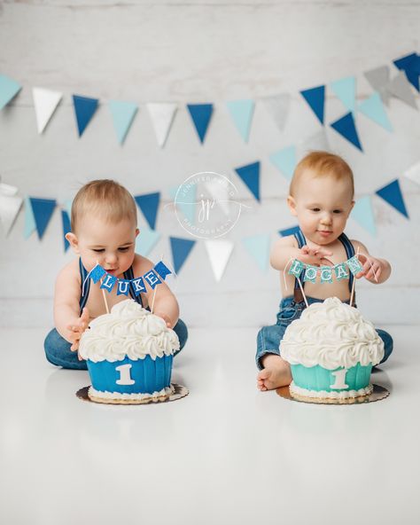 Twins Smash Cake Photos, First Twin Birthday, 1 St Birthday Cake For Twins, Twin First Birthday Cake, Twin 1st Birthday Photoshoot, Twin Smash Cake Pictures, Twin One Year Photoshoot, First Birthday Twin Boys, Twin Boy 1st Birthday Themes