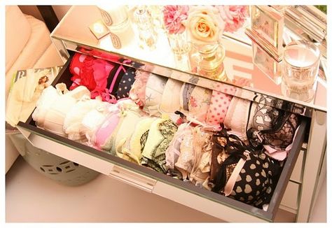 Victoria's Secret bra drawers - <3 vanity drawer in the walk in closet. Ideas Para Organizar Ropa, Lingerie Organization, Lingerie Storage, Bra Organization, Bra Storage, Girly Apartments, Diy Organizer, Dream Closets, Lingerie Drawer