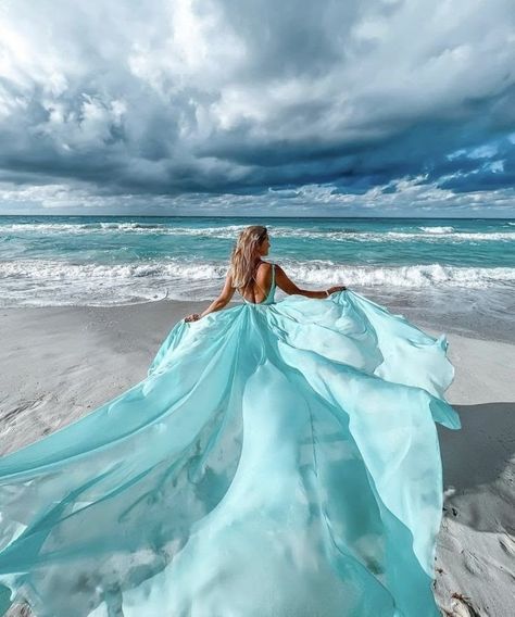 Flying Dress, Beautiful Photoshoot Ideas, Beach Photography Poses, Infinity Dress, Photoshoot Dress, Quince Dresses, Beach Photoshoot, Birthday Photoshoot, Dress Ideas