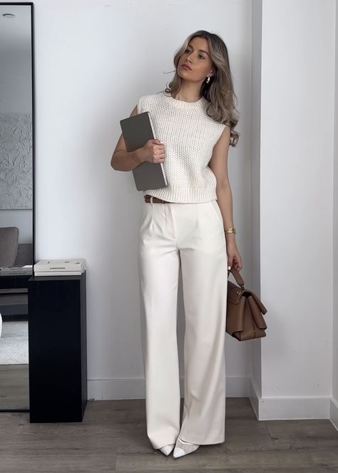 Old Money Corporate Outfit, Beige Tailored Pants Outfit, White Tailored Pants Outfit, Intern Fits, Smart Casual Outfit Women, Tailored Pants Outfit, Minimalist Outfits Women, Epic Clothing, Black Skirt Outfits