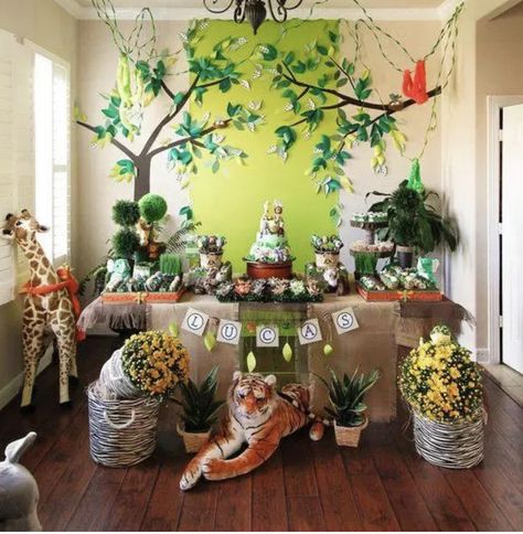 Jungle Invitations, Baby Shower Table Centerpieces, Safari Invitations, Dessert Table Birthday, Christening Ideas, Jungle Birthday Party, Zoo Party, 1st Birthday Party Decorations, Party Themes For Boys