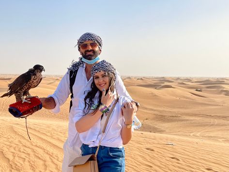 Dubai Love Couple Dubai Aesthetic, Dubai Couple Pictures, Dubai Couple Photography, Dubai Poses, Dubai Photo Ideas, Desert Safari Outfit, Dubai Picture Ideas, Dubai Couple, Desert Photoshoot Ideas