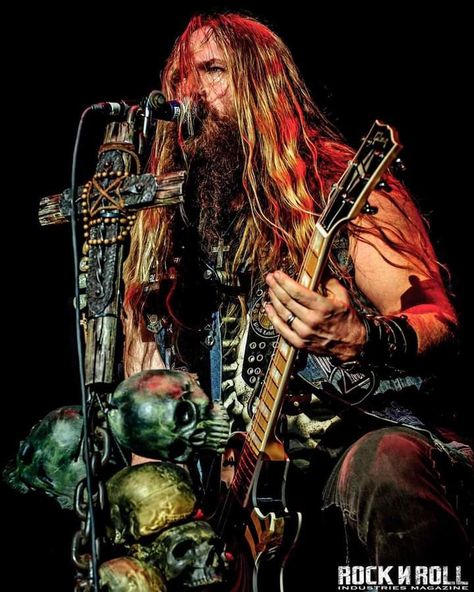 Black label society ❤️🤘 Black Label Society Wallpaper, Heavy Metal Outfit, Society Wallpaper, Metal Guitarist, Metal Outfit, Fitness Music, Rock Musicians, Zakk Wylde, Black Label Society