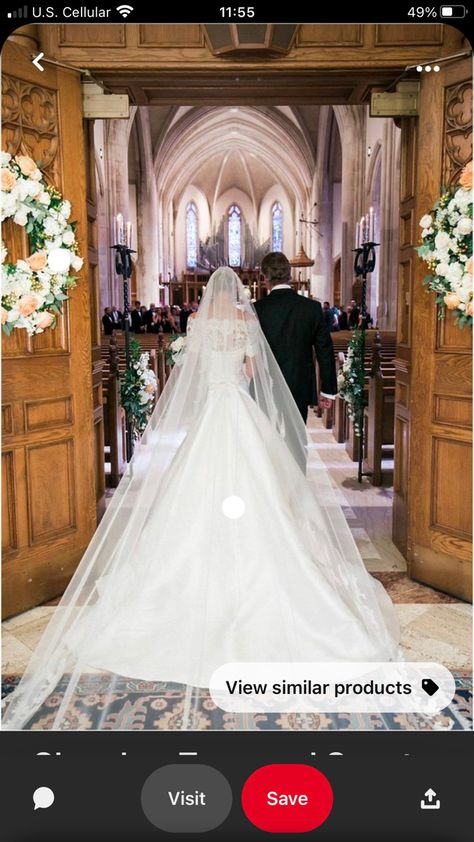 Cathedral Wedding Pictures, Cathedral Wedding Photography, Church Wedding Dress Catholic, Chapel Wedding Photography, Catholic Church Wedding Photos, Church Wedding Pictures, Church Wedding Photo Ideas, Wedding Church Photos, Catholic Wedding Photos