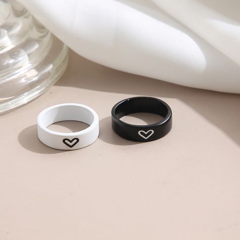 KISSWIFE 1Pair Black White Heart Couple Rings Set for Lovers Simple Finger Ring for Women Men Matching Jewelry For Couples, Best Friend And Lover, Ring For Boyfriend, Black Love Heart, Matching Couple Rings, Edgy Jewelry, Black And White Heart, Couples Ring Set, Black Wedding Rings