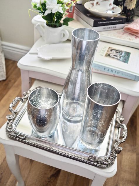 Mirror Spray Paint Ideas, Spray Painted Furniture, Mirror Effect Spray Paint, Mirror Spray Paint, Mall Ideas, Painting Kids Furniture, Mercury Vases, Glass Spray Paint, Spiegel Diy