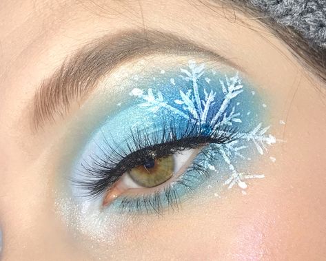 Follow @sammylynnbeauty on instagram for more! Check out my current holiday giveaway ✨#snowflake #snowflakemakeup #wintermakeup #bluecutcrease #snowmakeup Simple Easy Makeup, Make Fake Snow, Snowflake Makeup, Snow Makeup, Winter Eye Makeup, Ice Queen Makeup, Cheer Makeup, Xmas Makeup, Christmas Makeup Looks