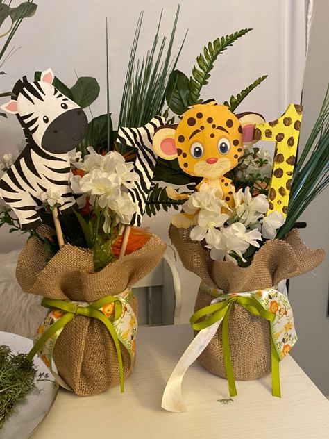 Simba Centerpieces, Safari Centerpiece Ideas, Jungle Theme Centerpieces, Safari Table Centerpieces, Safari Baby Shower Centerpieces, Safari Party Centerpieces, Animal Centerpieces, Safari Centerpieces, Safari Baby Shower Decorations