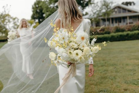 Featured Wedding 7 White And Pale Yellow Bouquet, Coastal Bouquet, Garden Style Bouquet, Farmer Wedding, Wild Wedding Bouquet, Bridal Era, Modern Bridal Bouquets, Lemon And Honey, Summer Wedding Ceremony