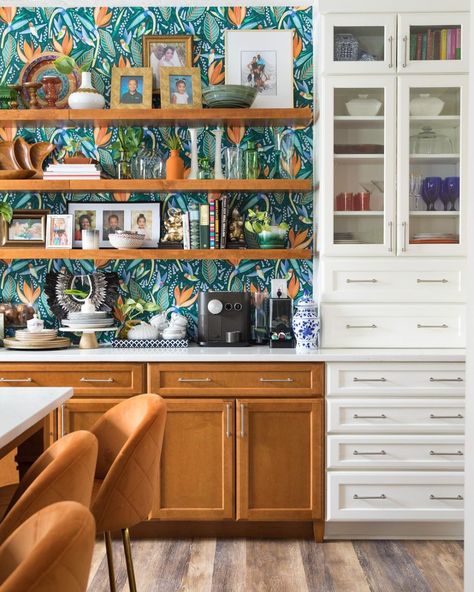 Stephanie: CASA WATKINS LIVING (@casawatkinsblog) • Instagram photos and videos Spring Cleaning Kitchen, Wallpaper Kitchen, Fall Decor Inspiration, Orange Kitchen, Open Kitchen Shelves, Kitchen Colour Schemes, Orange Decor, All White Kitchen, Best Kitchen Designs