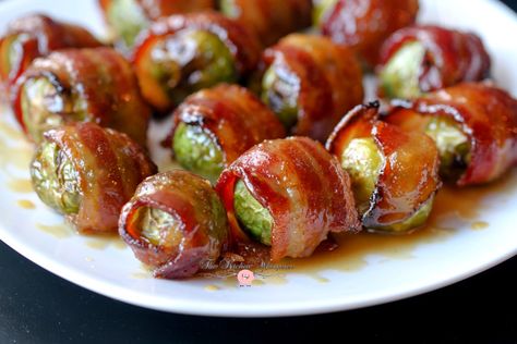 Brussel Sprouts Wrapped In Bacon, Wedding Food Main Course, Food Main Course, Bacon Wrapped Brussels Sprouts, Bacon Wrapped Brussel Sprouts, Low Carb Veggie, Top Appetizers, Wrapped In Bacon, Bite Size Appetizers