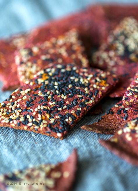 Homemade Chips Recipe, Crackers Gluten Free, Seed Crackers Recipe, Homemade Crackers Recipe, Light Lunches, Beet Chips, Seed Crackers, Raw Beets, Allergen Free Recipes