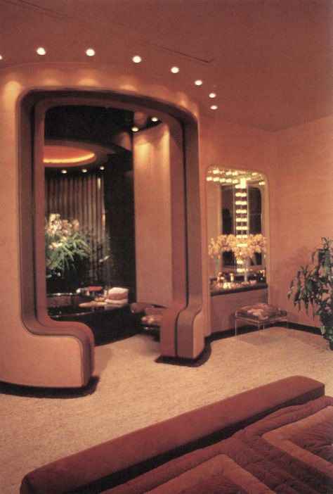 Amazing 70s-80s hedonistic disco-luxury style interiors by designer Charles Burke (late 70s-early 80s) Scanned from Sensuous... 80s Interior Design Bedroom, 80s Contemporary House, 80s House Decor, Interior Design Bedroom Vintage, Contemporary House Interior Design, 80s Luxury, Miami Chic, 70s Architecture, 90s Interior