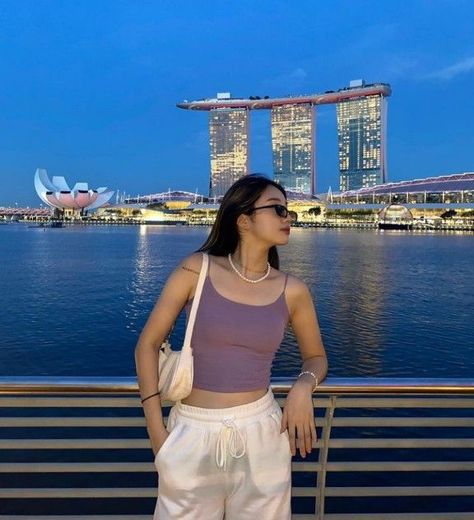 Aesthetic Singapore Pictures, Singapore Ootd Outfit, Singapore Instagram Photos, Singapore Photo Ideas, Singapore Outfit Ideas, Hongkong Outfit Travel, Singapore Ootd, Singapore Aesthetic, Merlion Singapore