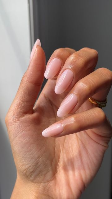 CHIC MINIMALIST NAILS | WEDDING NAILS Minimalist Almond Nails, Long Round Nails, Acrylic Nails Natural, Engagement Nails, Minimalist Nail, Nails Classy, Classy Nail Designs, Nails Natural, Nude Nail Designs