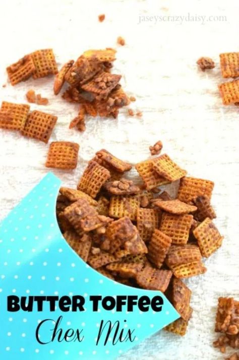 Butter Toffee Chex Mix {Christmas Crack Chex Mix} - Jasey's Crazy Daisy Chex Recipes, Chex Mix Christmas, Muddy Buddy, Snack Mixes, Salted Nuts, Chex Mix Recipes, Muddy Buddies, Butter Toffee, Cereal Treats