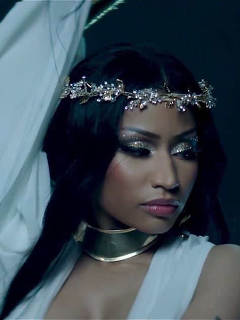 nicki minaj looking like the queen she is. Nicki Minaj Wig, Nicki Minaj Outfits, Nicki Minaj Wallpaper, Lil Boosie, Nicki Minaj Quotes, Nicki Minaj Barbie, Nikki Minaj, Nicki Minaj Photos, Nicki Minaj Pictures