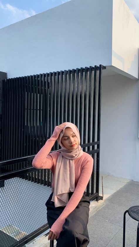 Outfit Pink Hijab Casual, Ootd Rumahan, Pink Outfit Hijab, Hijab Casual Outfit, White Hijab, Pink Hijab, Ootd Hijab Casual, Casual Hijab, Style Hijab