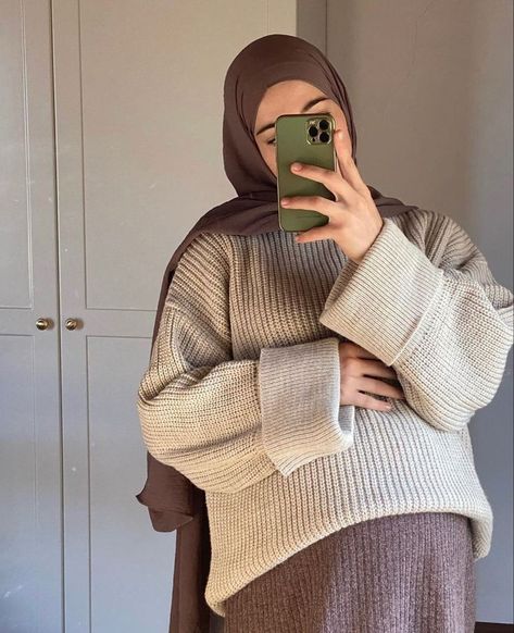 Pregnant With A Girl, Mom Daughter Outfits, Estilo Hijab, Hijabi Outfit, Pretty Pregnant, Mode Turban, Muslim Couple Photography, Hijabi Fashion Casual, Cute Muslim Couples