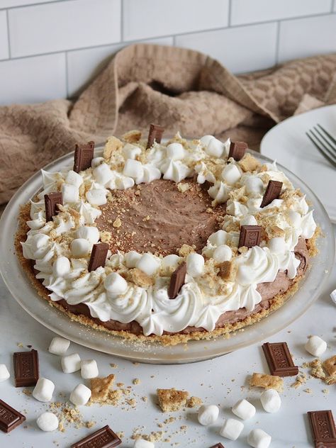 S'mores Cream Pie S’mores Pie Recipe Dessert, S’mores Pie, Smore Pie, Smores Pie Recipe, Chocolate Lasagna Dessert, S'mores Pie, Smores Pie, Frozen Pie Crust, Smores Cake